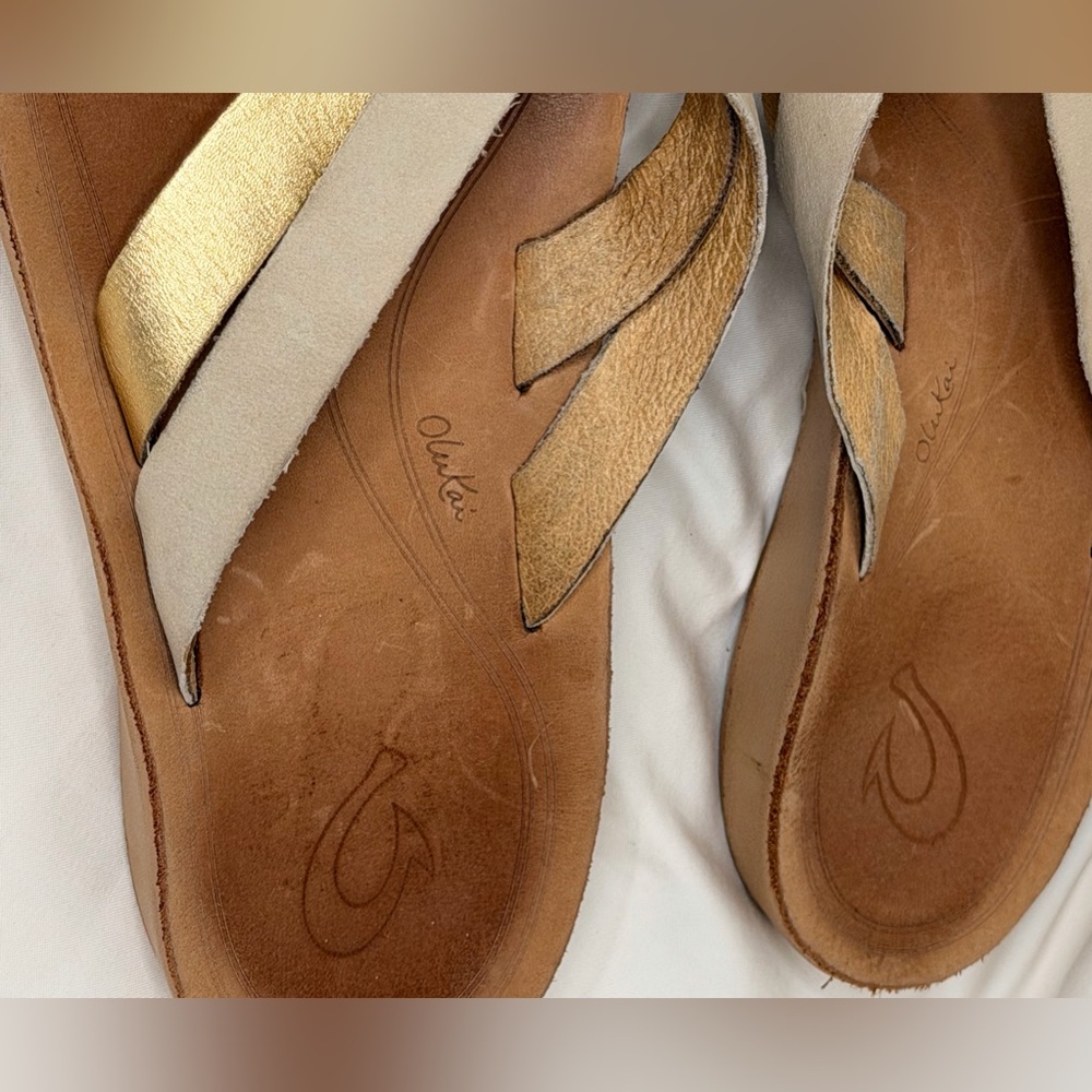 OluKai Kaekae Tapa Gold Flip Flop Comfort Thong Sandal Women's Leather 8 EU 38 - Picture 4 of 8